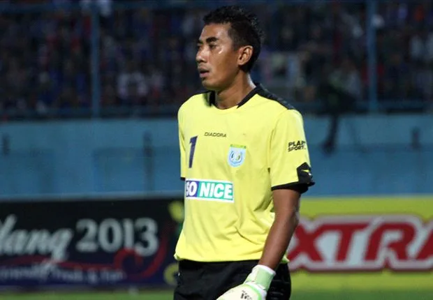 Goleiro morre após choque com zagueiro brasileiro durante jogo