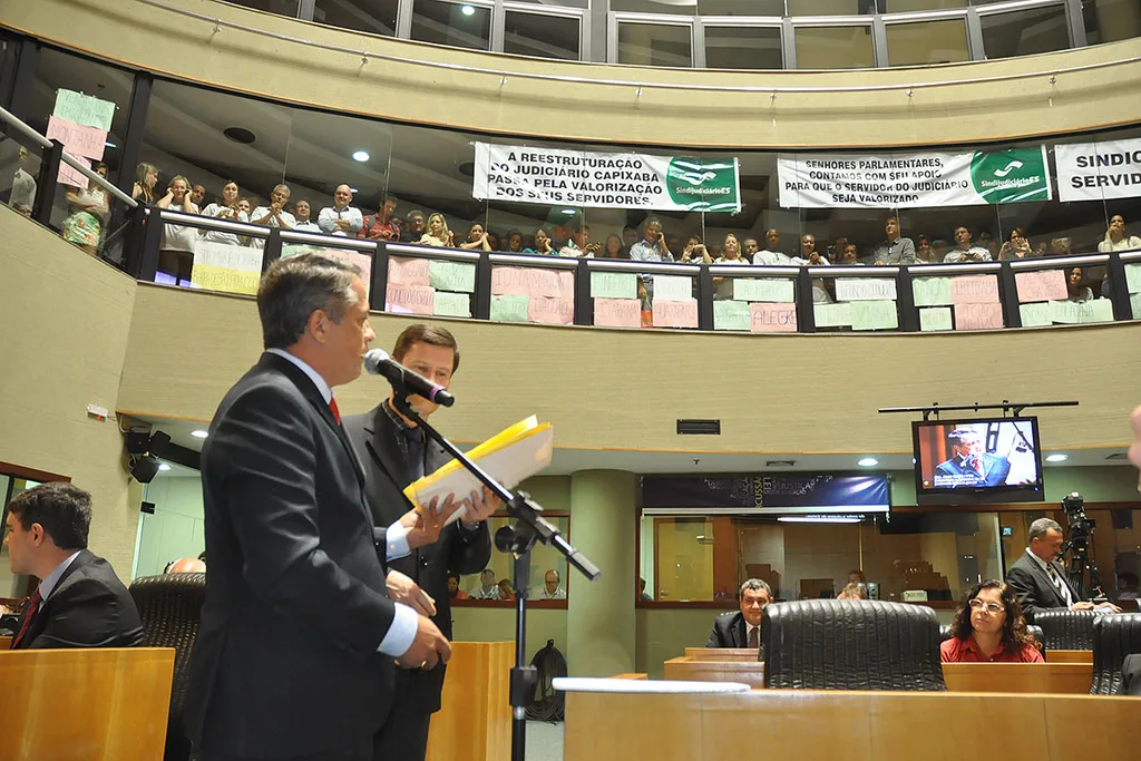 Assembleia aprova mudança no salário de servidores do Judiciário capixaba