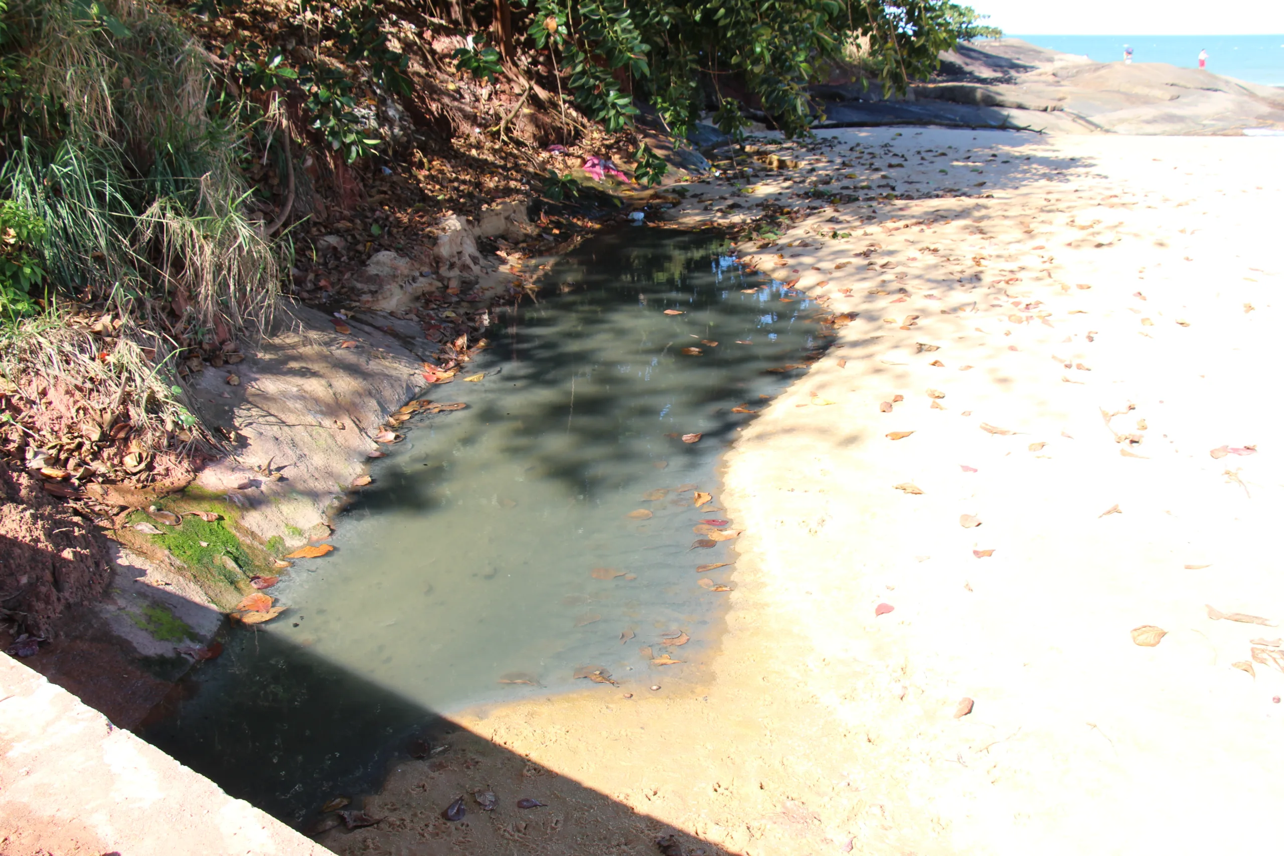 Cumprindo solicitação do MP, prefeitura fiscaliza ligações de esgoto em Guarapari