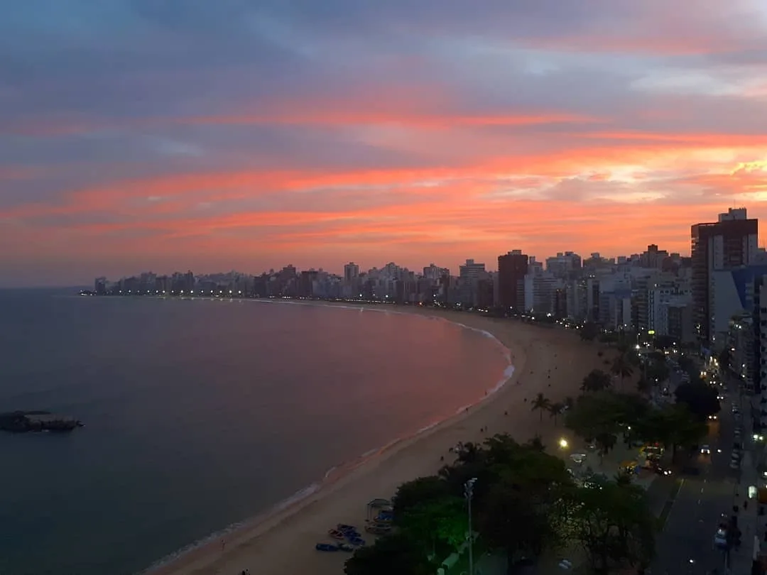 Entardecer desta sexta-feira encanta capixabas. Confira algumas fotos!