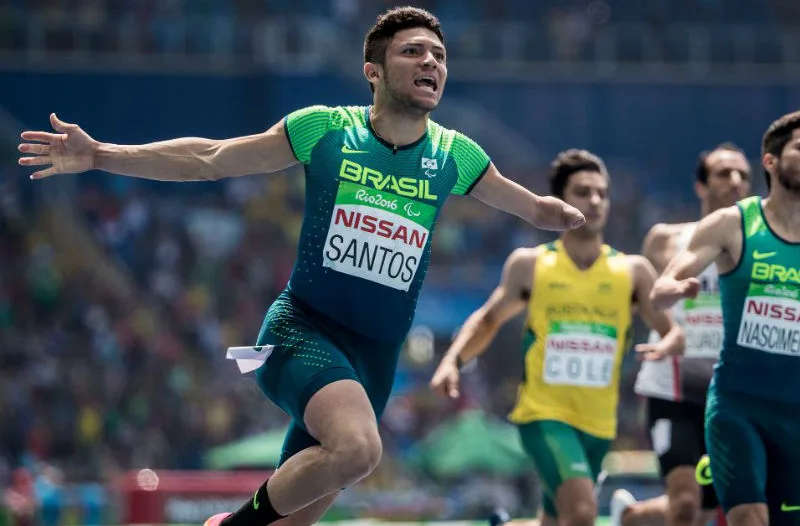 Petrucio bate recorde de novo e Brasil faz dobradinha nos 100m no Rio