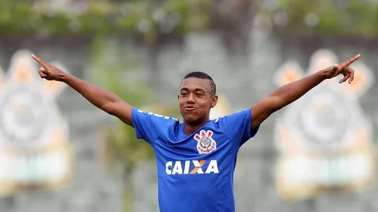 De volta após Mundial, Malcom promete ousadia no ataque do Corinthians