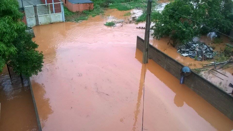 Chuva forte causa transtornos e deixa ruas alagadas em Mimoso do Sul