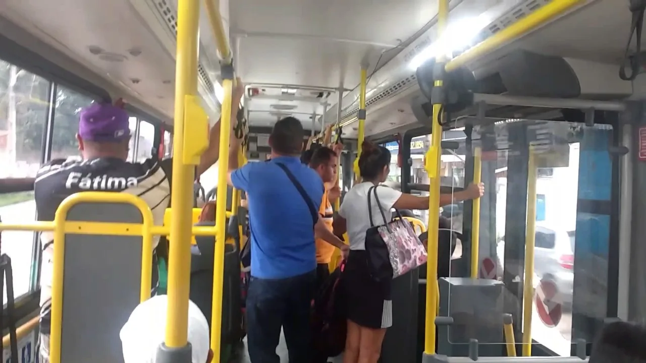 Empresas de ônibus apertam cerco contra vendedores ambulantes nos coletivos