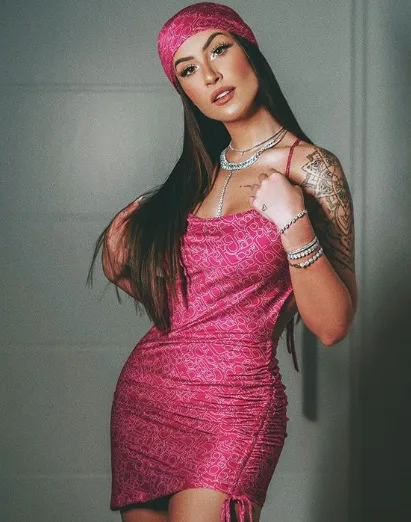 Boca Rosa posta foto com vestido curtinho e até a ex Bárbara Labres comenta