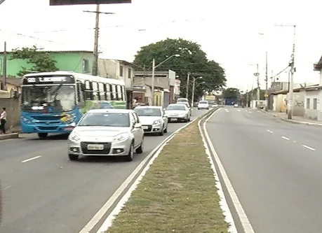 Jovem morre e lavador de carro fica ferido após serem baleados na Serra