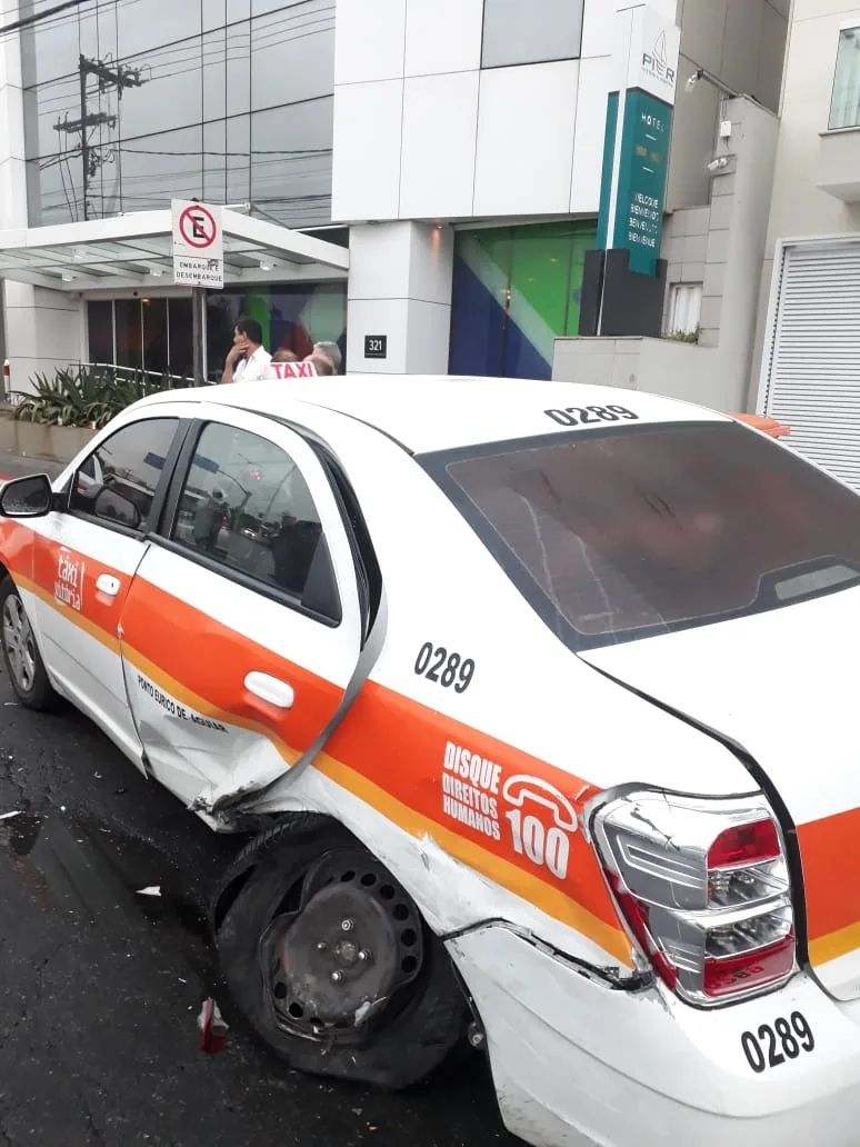 'Se não tivessem os táxis, ele atingiria pessoas ou o poste', conta motorista sobre acidente em Camburi