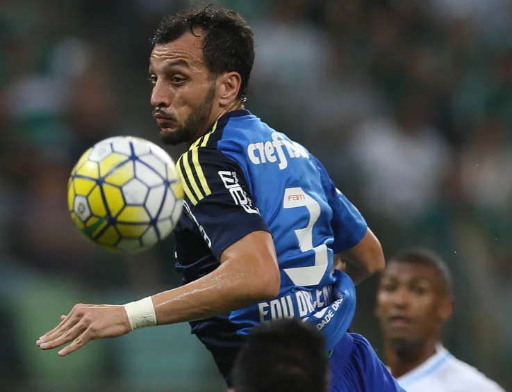 O jogador Edu Dracena, da SE Palmeiras, em jogo contra a equipe do Grêmio FBPA, durante partida válida pelas quartas de final, da Copa do Brasil, na Arena Allianz Parque.