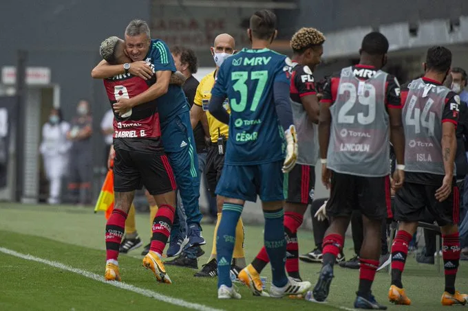 Jogador do Flamengo testa positivo para a covid-19 e não joga contra o Bahia