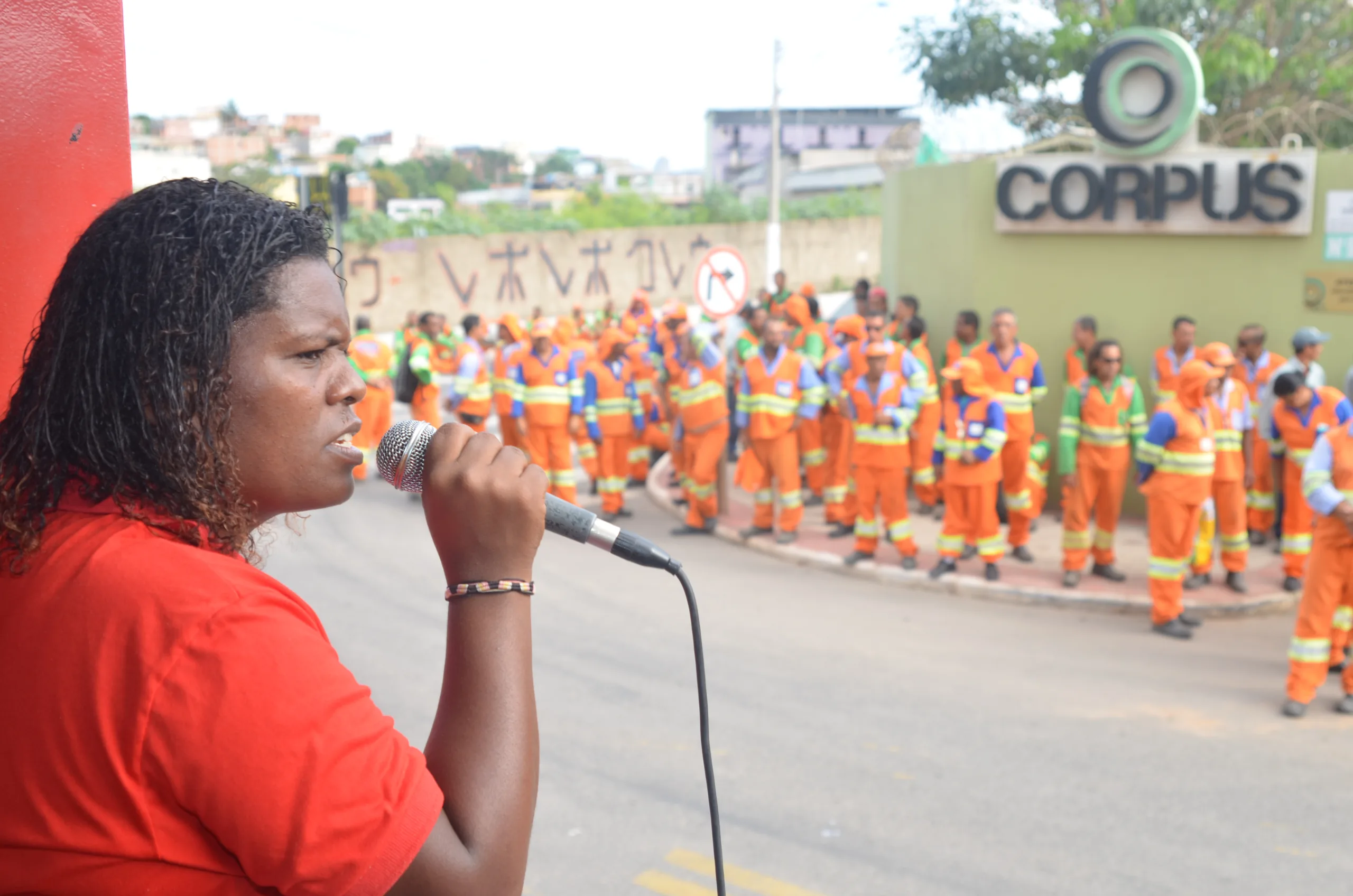 Garis de Vila Velha fazem protesto contra novas demissões