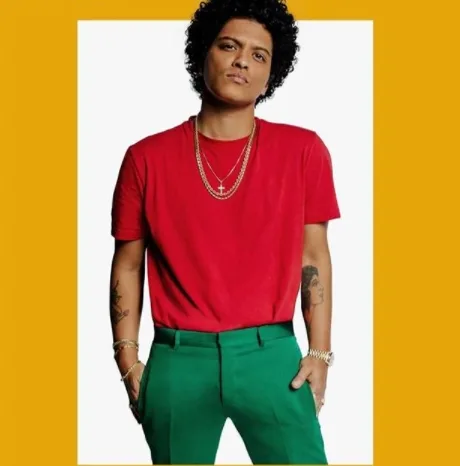 Bruno Mars é processado por publicar foto de quando era criança