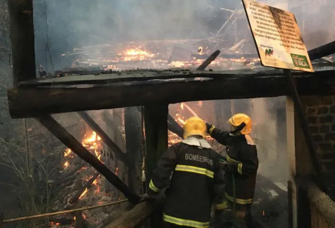 Laudo que deve apontar causas de incêndio em restaurante em Marechal Floriano ficará pronto em 15 dias