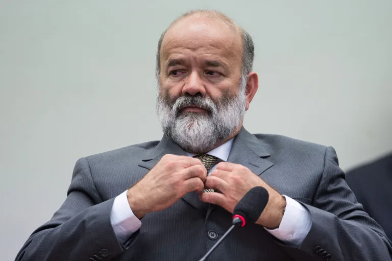 Vaccari vê com estranheza condução à PF