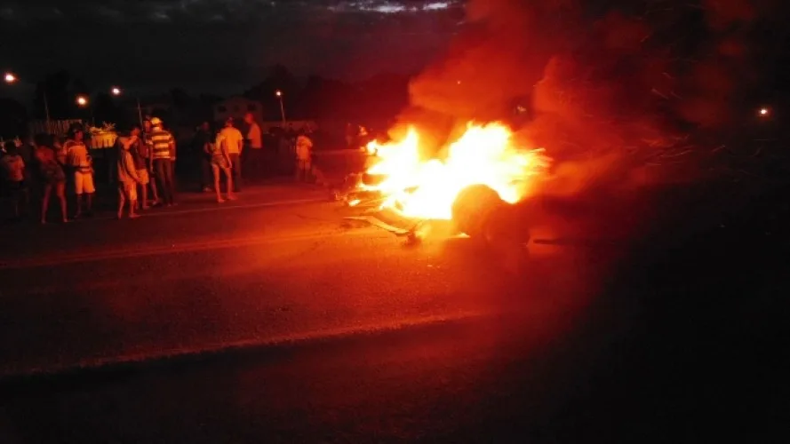 Protesto contra atropelamento deixa BR-101 interditada em Linhares