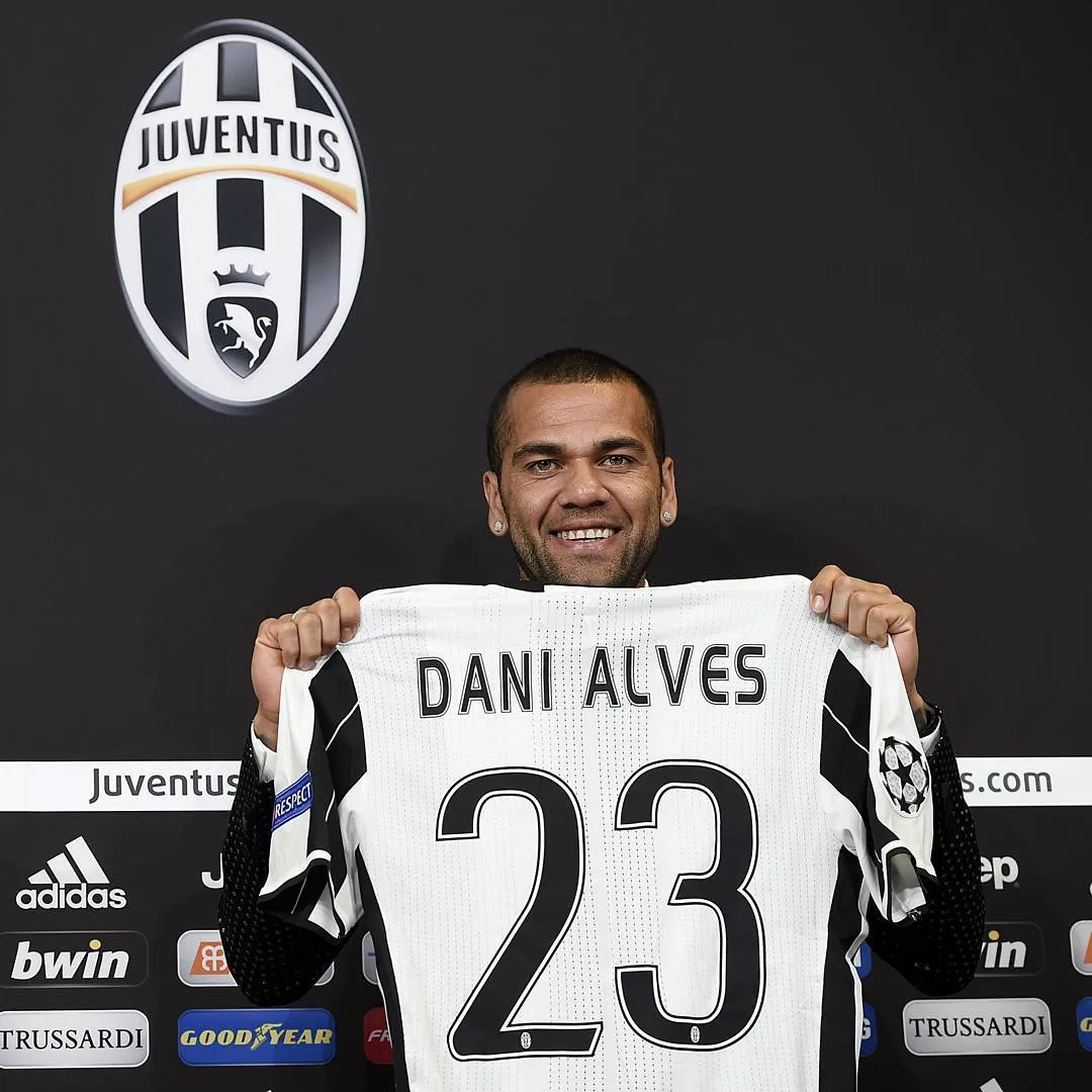 Apresentado, Daniel Alves usará 23 de LeBron e mira título europeu pela Juventus