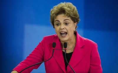 Dilma lembra Sarney em discurso durante cerimônia não informada pelo Planalto