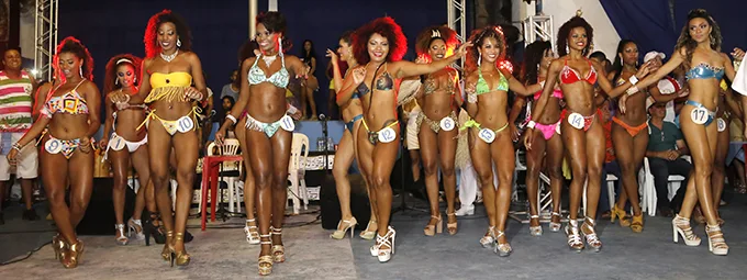 Terceira eliminatória com candidatos à Família Real do carnaval capixaba anima noite em Vitória