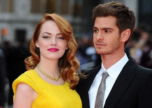 Juntos novamente? Emma Stone e Andrew Garfield são vistos em jantar romântico!