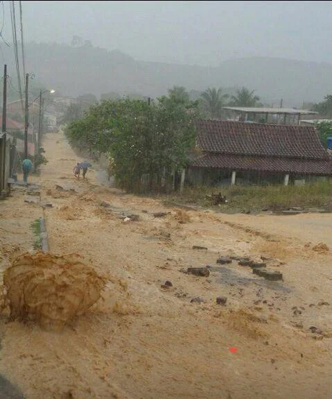 Chuva no ES: Comércio fechado e aulas suspensas em Aracruz