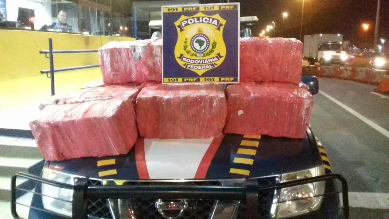 Quase 200 kg de maconha são apreendidos dentro de carro em Marechal Floriano