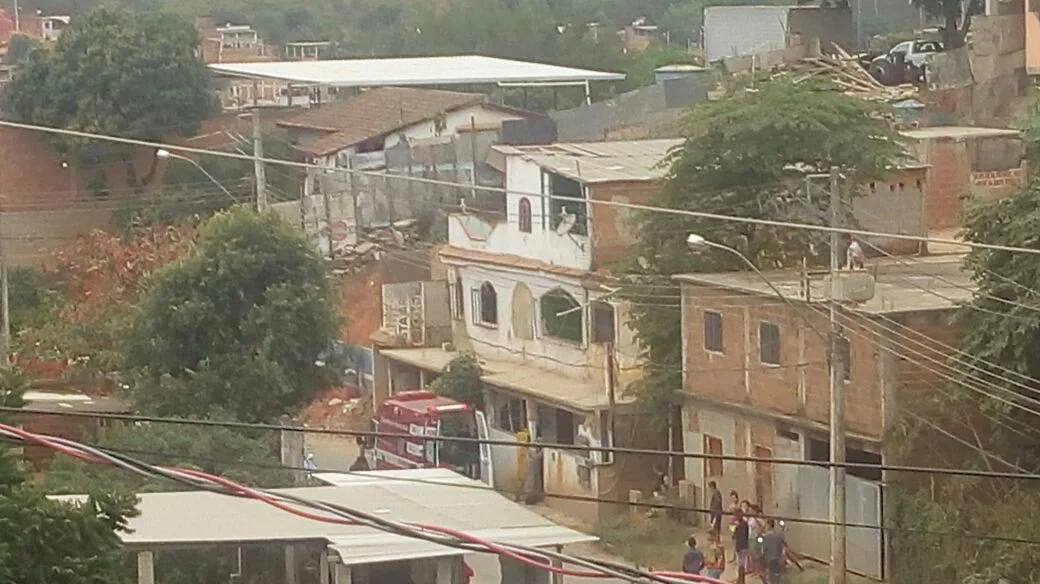 Tiroteio em plena luz do dia assusta moradores do bairro Coramara em Cachoeiro