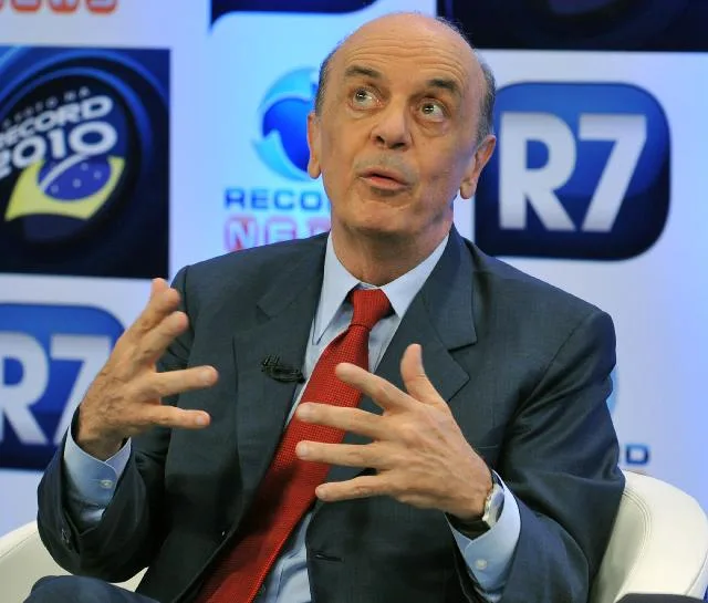 'Acho difícil que Dilma conclua mandato', diz Serra