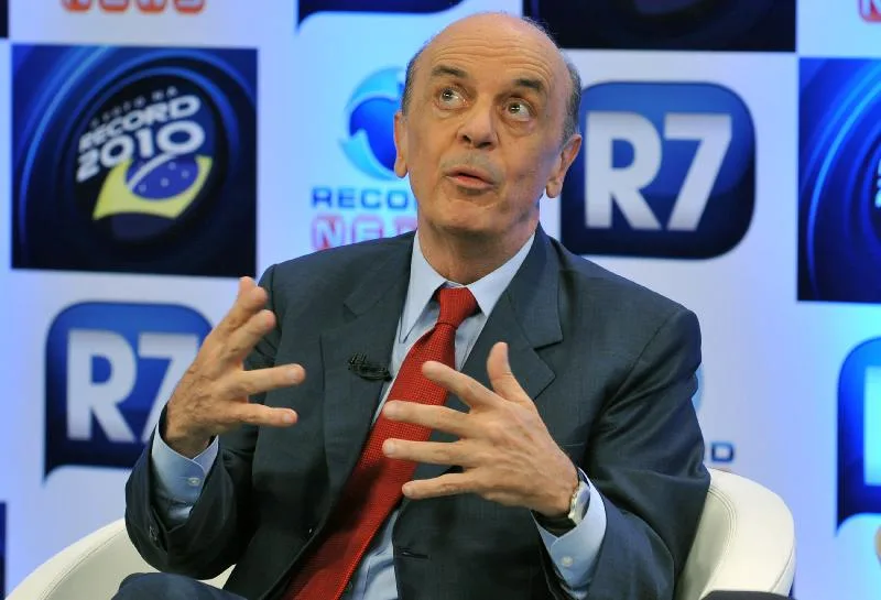 'Acho difícil que Dilma conclua mandato', diz Serra