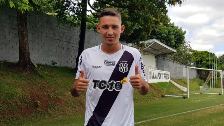 Atacante recebe oferta de clube árabe, mas deve seguir na Ponte Preta