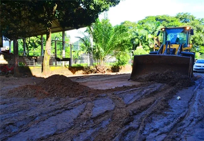 Alfredo Chaves inicia limpeza das ruas prejudicadas pelas chuvas