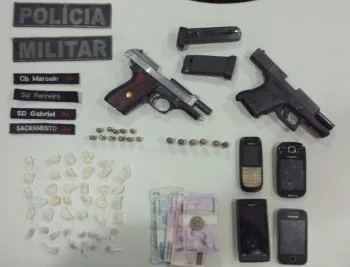 Drogas e armas são apreendidas durante ação policial em bairro nobre de Vitória