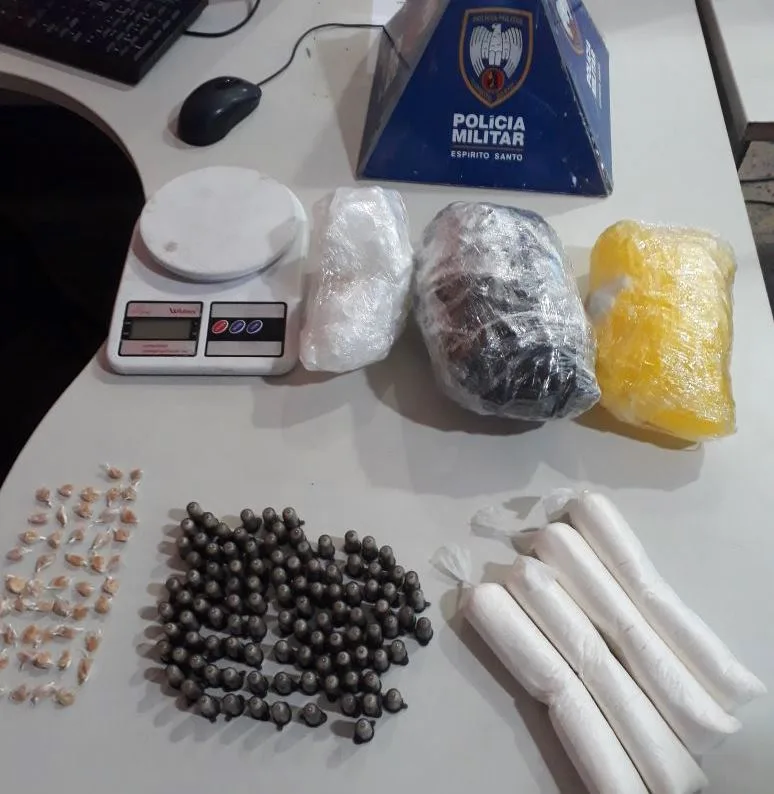 Polícia apreende cocaína e crack no Forte São João, em Vitória