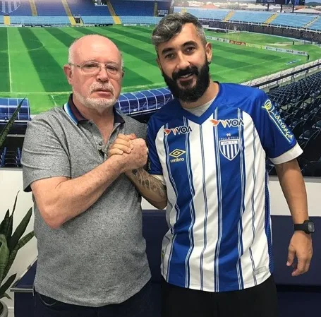 Douglas assina contrato com Avaí para o Campeonato Catarinense