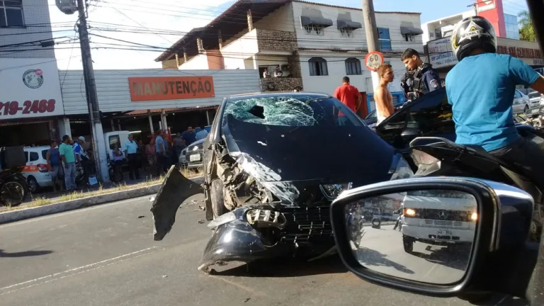 Vítima de assalto persegue e atropela criminoso em Vila Velha