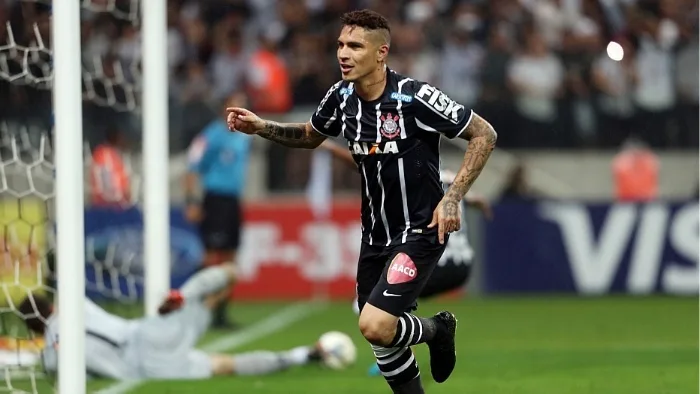 Corinthians derrota Atlético e abre vantagem nas quartas