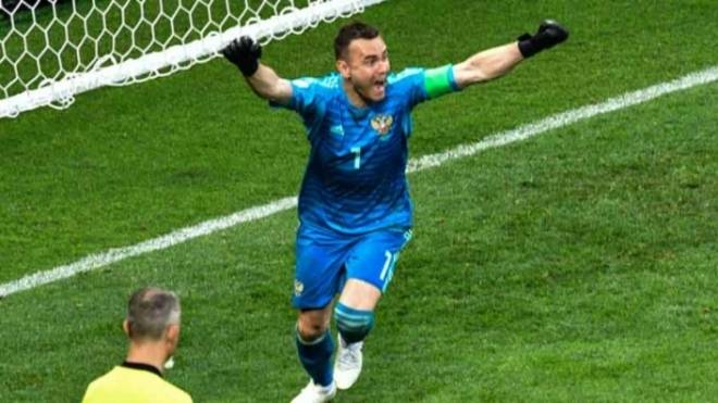 Herói na Copa, Akinfeev fica fora de convocação da Rússia