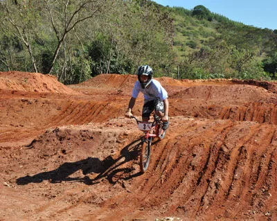 Village da Luz ganha pista de bicicross