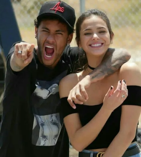 Bruna Marquezine e Neymar se despedem de Los Angeles