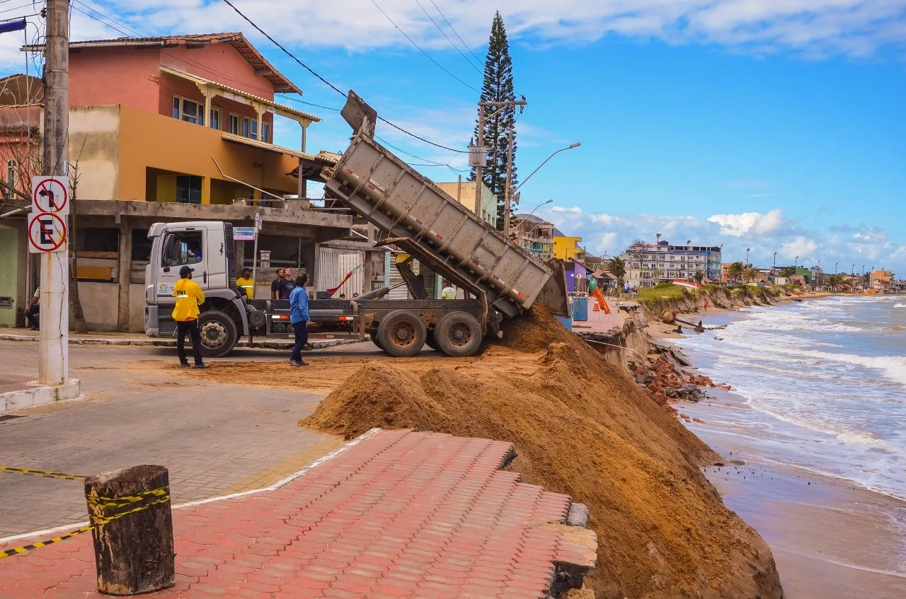 Pesquisadores de São Paulo apresentam projeto para acabar com erosão no litoral sul do ES