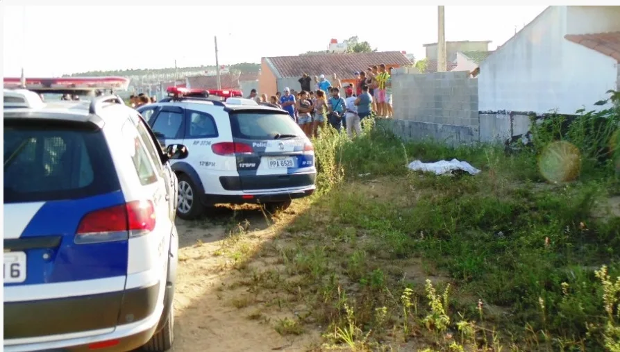 Jovem é morto a pedradas e corpo é encontrado em terreno baldio de Linhares