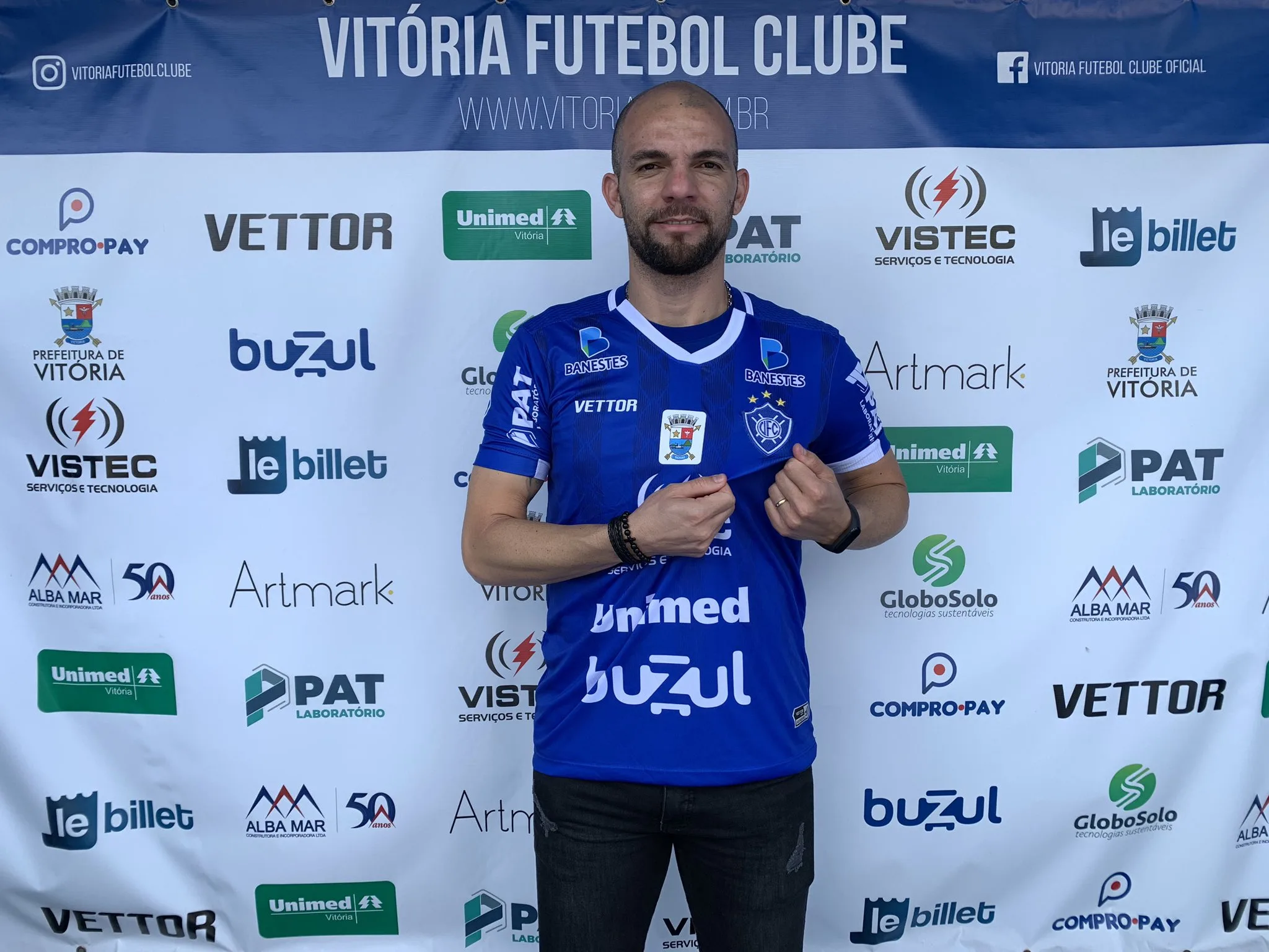 Vitória anuncia a contratação do zagueiro Gladstone, ex-Cruzeiro e Seleção Brasileira