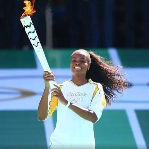 Após abrir revezamento da tocha, Fabiana quer que Olimpíada do Rio una o País