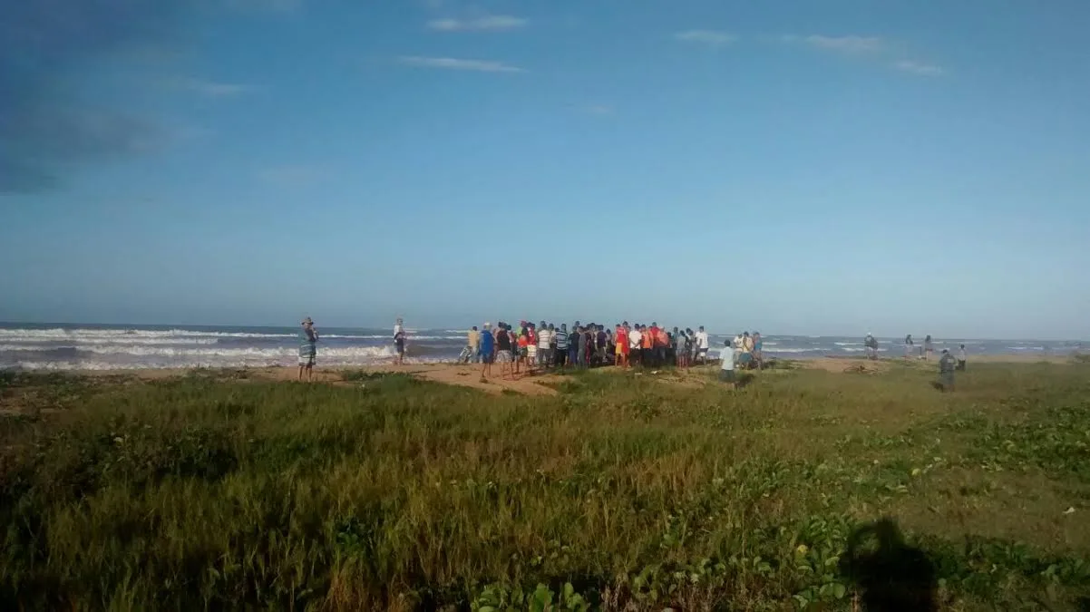 Homem morre afogado em praia de Nova Almeida, em Serra