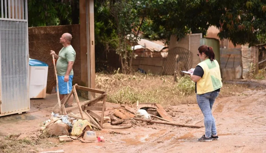 Secretaria de Saúde orienta sobre cuidados com roupas atingidas pela enchente