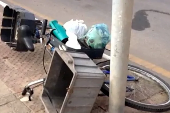 Ciclista é atropelado por ônibus na saída do terminal de Laranjeiras, na Serra