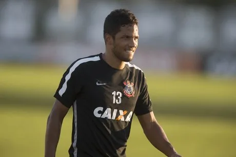 durante o treino desta tarde no CT Joaquim Grava, zona leste da cidade. O proximo jogo do time sera domingo, dia 13/06, contra o Internacional/RS, na Arena Corinthians, valido pela 7a. rodada do Campeonato Brasileiro de 2015. Juiz: – Sao Paulo / SP – Brasil – 08/06/2015. Foto: © Daniel Augusto Jr. / Ag. Corinthians