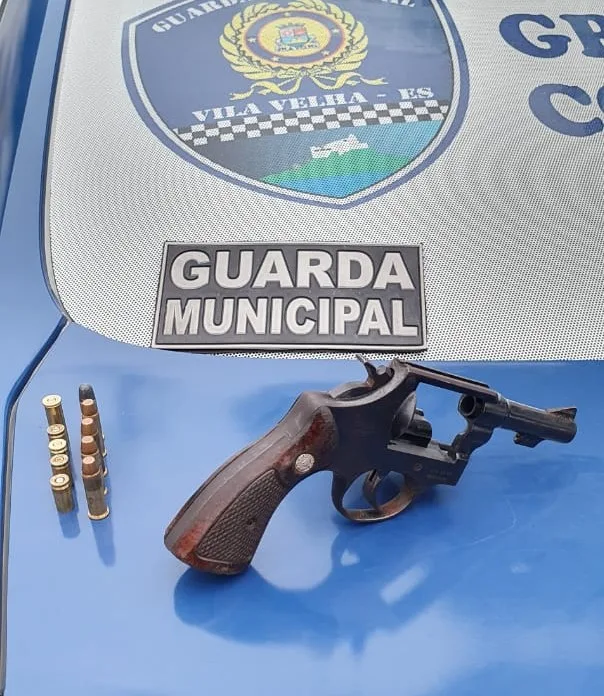 Homem é detido com revólver calibre 38 após tiroteio entre gangues em Santa Rita