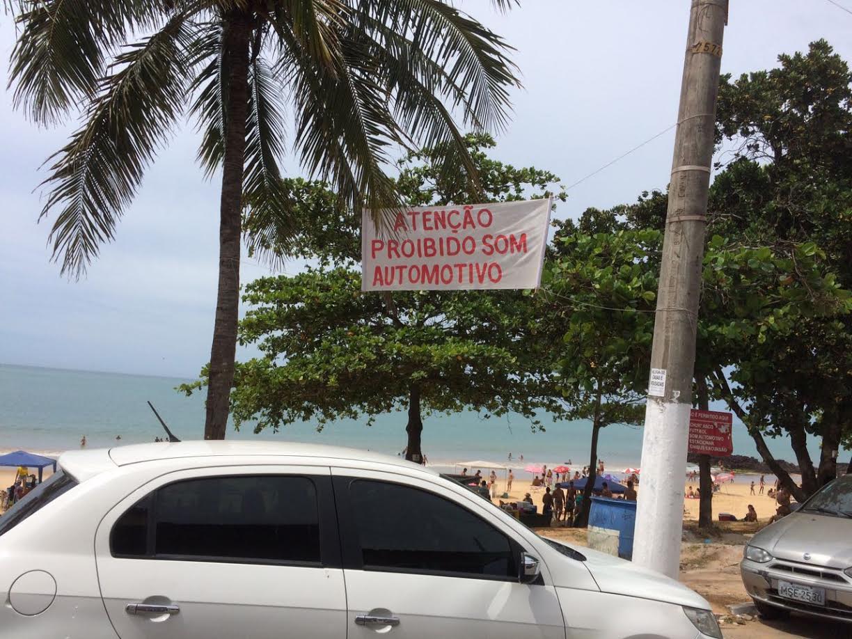 Cinco motoristas são notificados por uso de carro de som na praia de Ubu