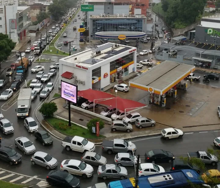 Alagamentos e quedas de barreiras causam transtornos no trânsito de Cachoeiro