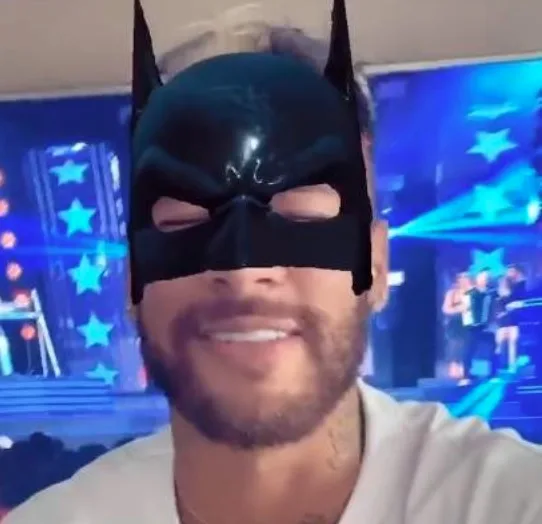 Após curtir vídeo com Bruna Marquezine, Neymar aparece cantando sofrência: 'Superei, mas vou mandar mensagem'