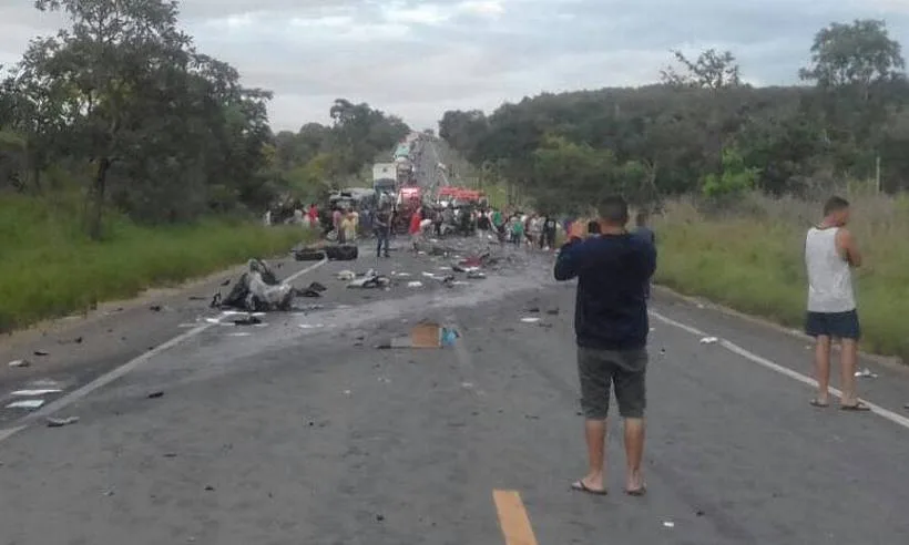 Grave acidente deixa sete mortos e 39 feridos na BR-251